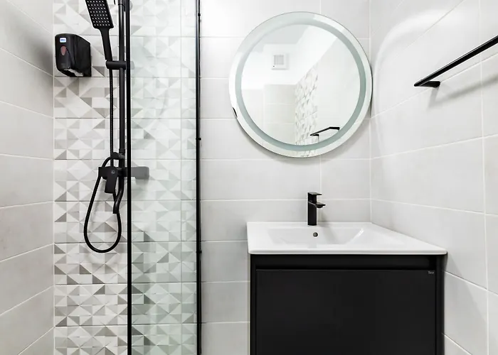 Downtown Victoria By Citybookings *