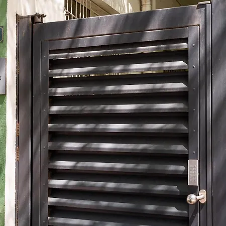 Downtown Victoria By Citybookings *