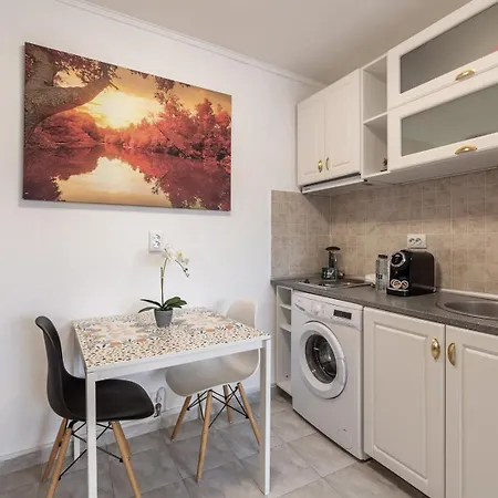 Downtown Victoria By Citybookings * Bucarest