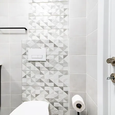 Downtown Victoria By Citybookings * Bucarest