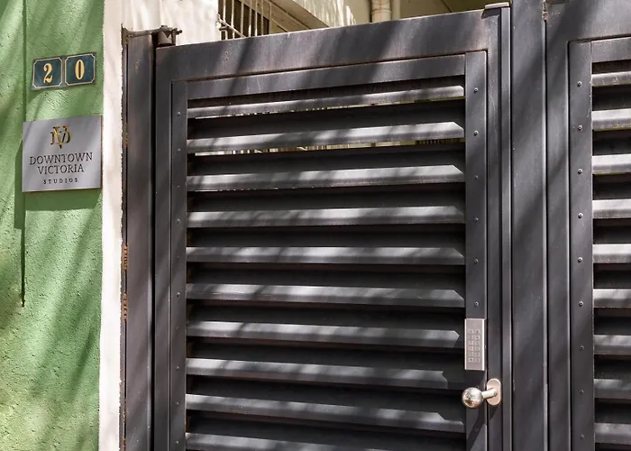 Downtown Victoria By Citybookings *