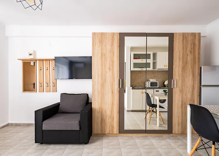 Downtown Victoria By Citybookings