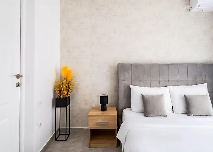 Downtown Victoria By Citybookings Apartment