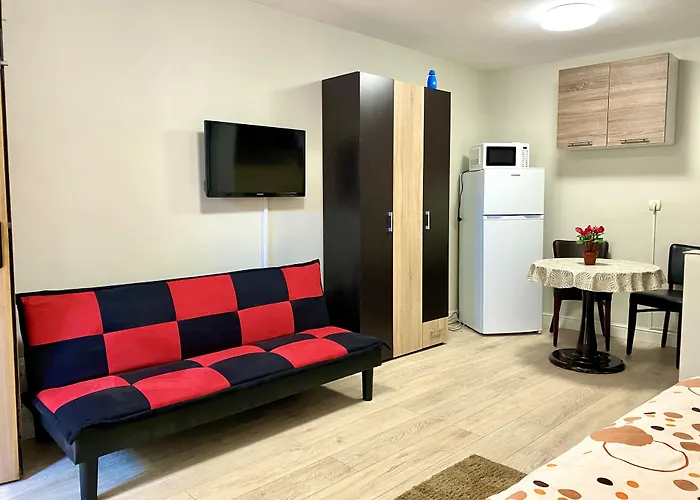 Downtown Victoria By Citybookings * Bukarest