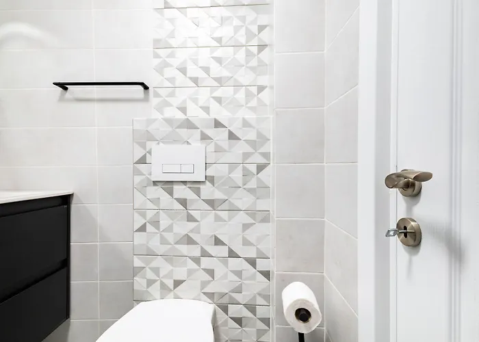 Downtown Victoria By Citybookings * Bucharest