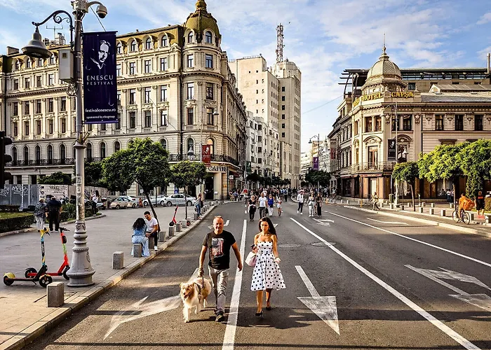 Downtown Victoria By Citybookings * Bukarest